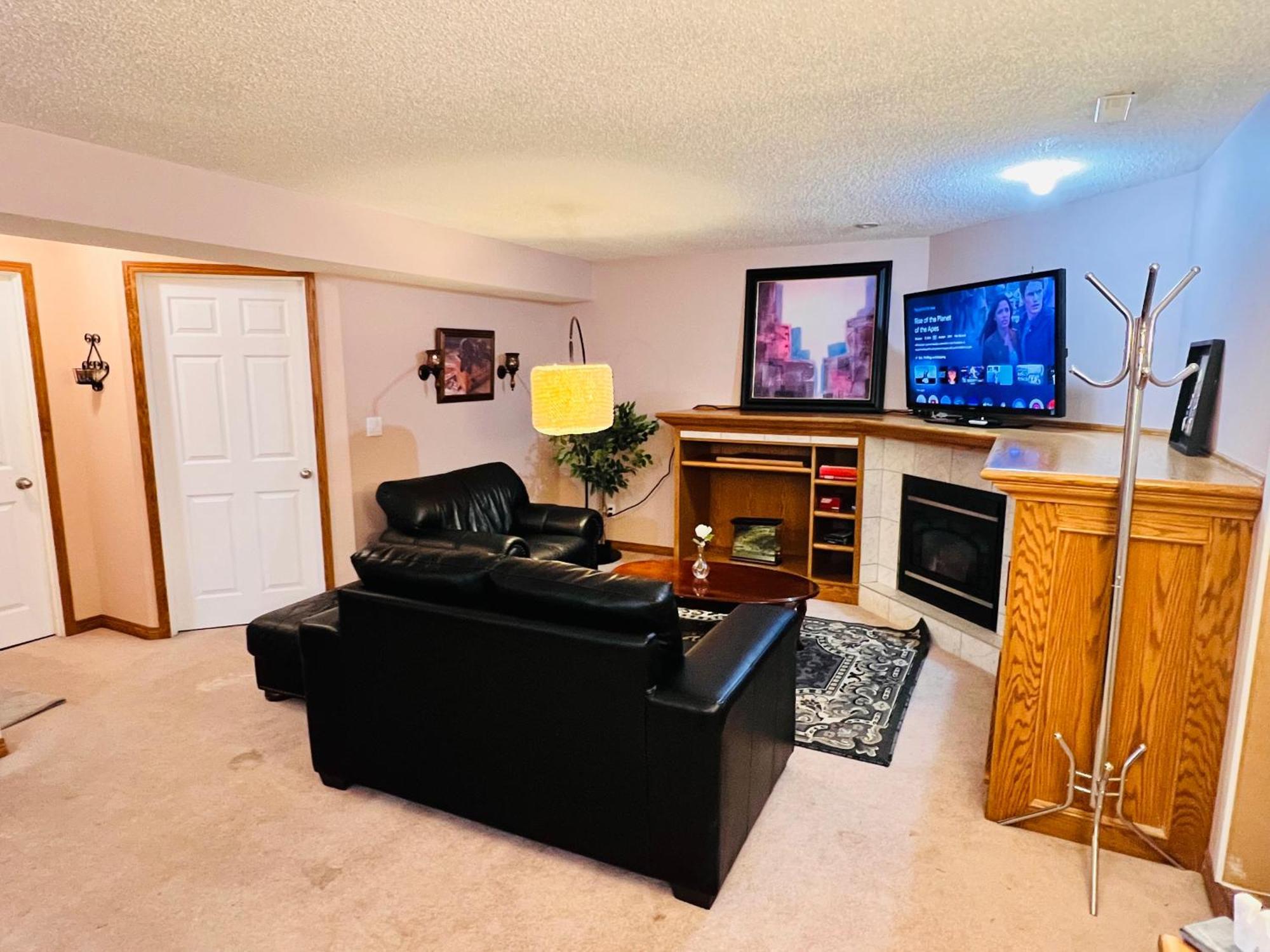 A Classic Homely Basement Suite! Chestermere Exterior foto