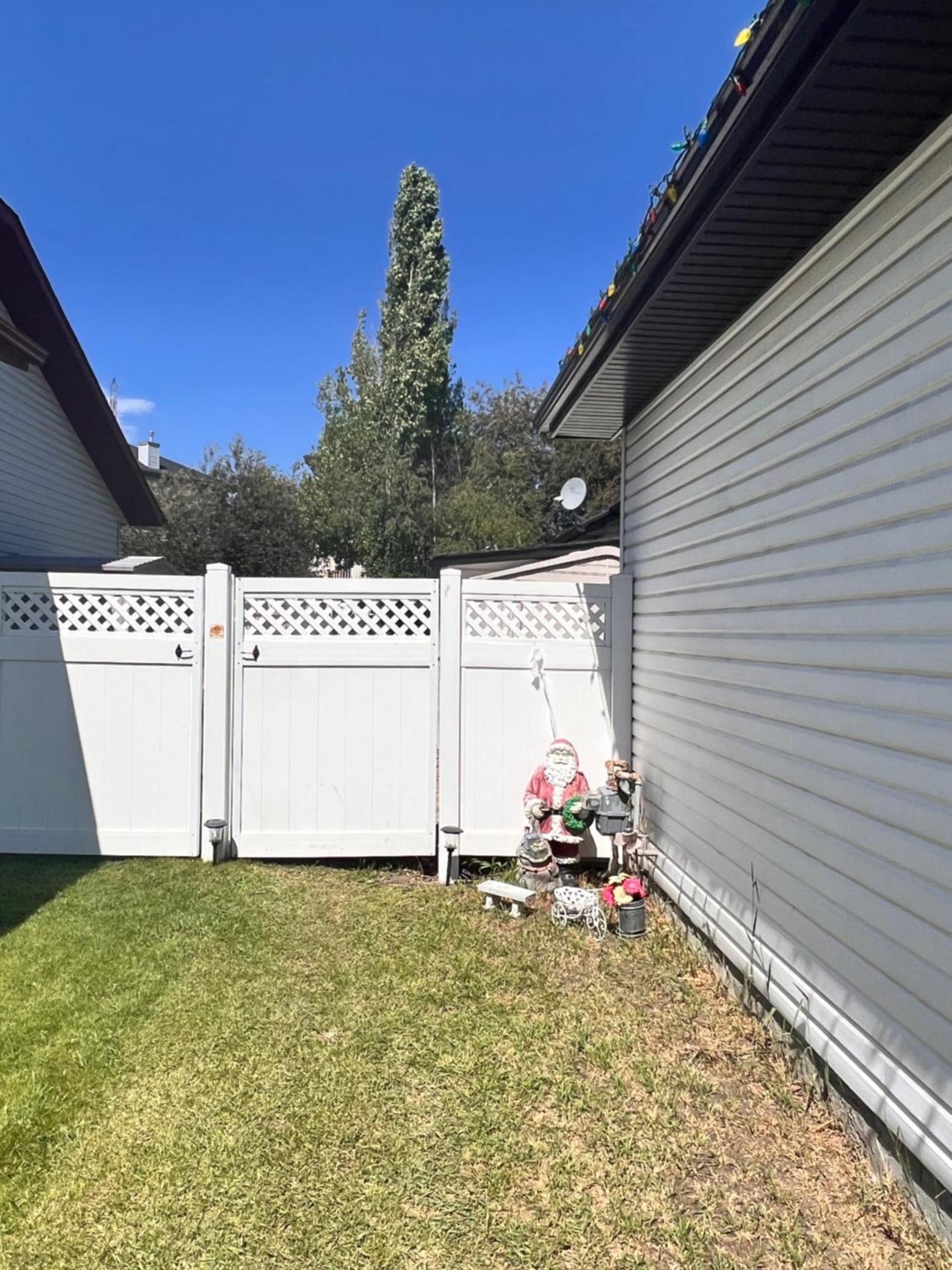 A Classic Homely Basement Suite! Chestermere Exterior foto
